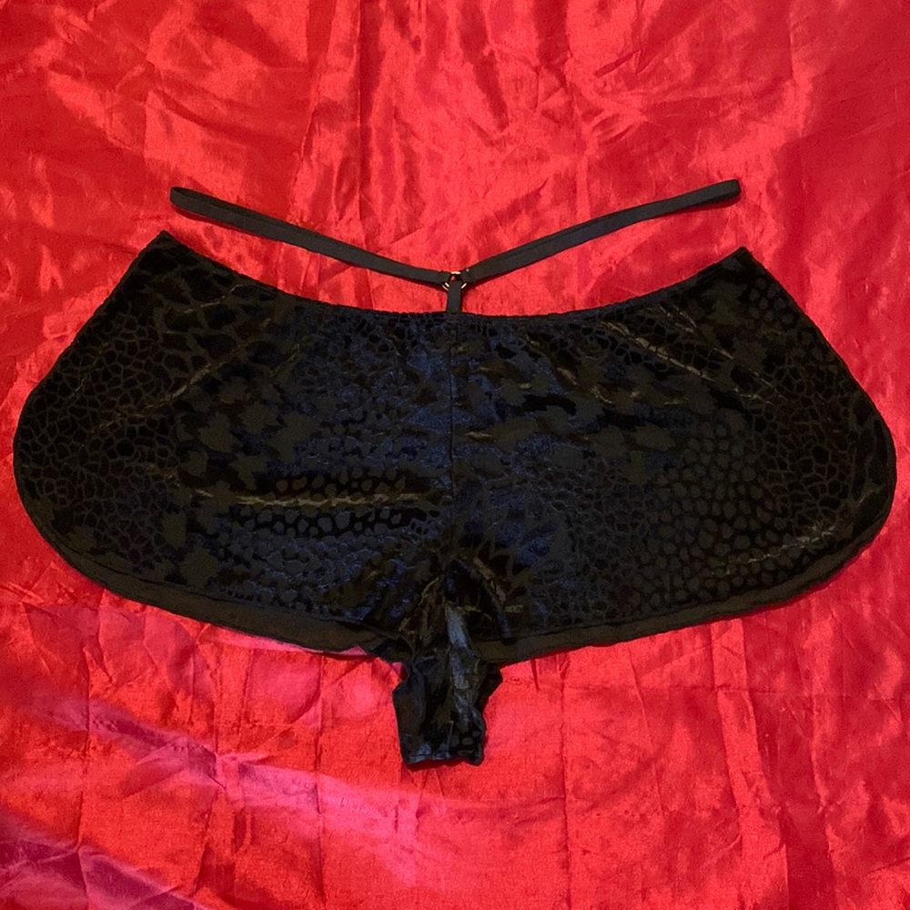 Cassandra Intimates SZ L